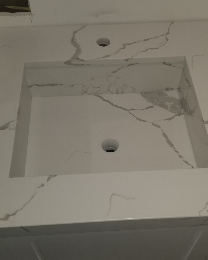 Easy-to-clean porcelain shower and bath solutions