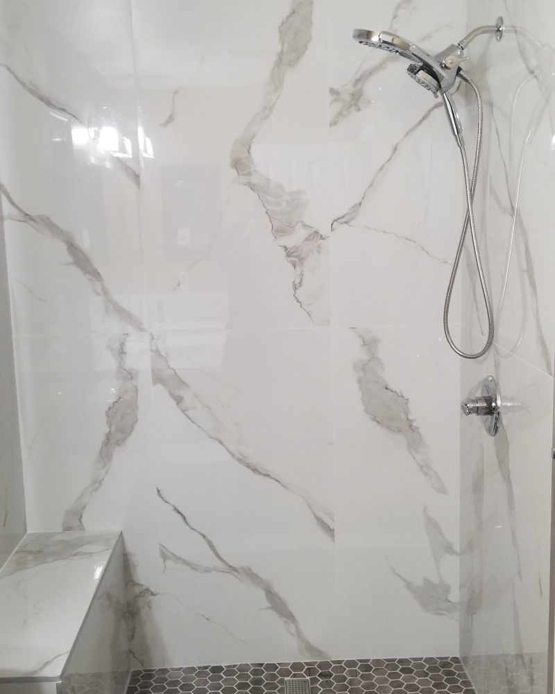 Luxurious porcelain bathroom shower and tub combo
