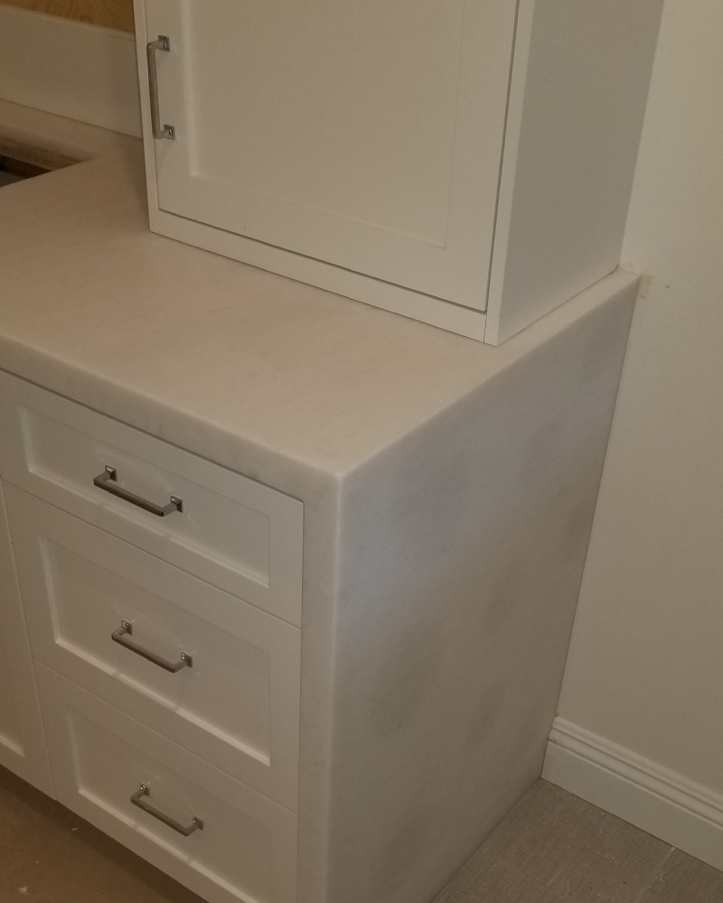 Marble slab cutting and polishing for countertops